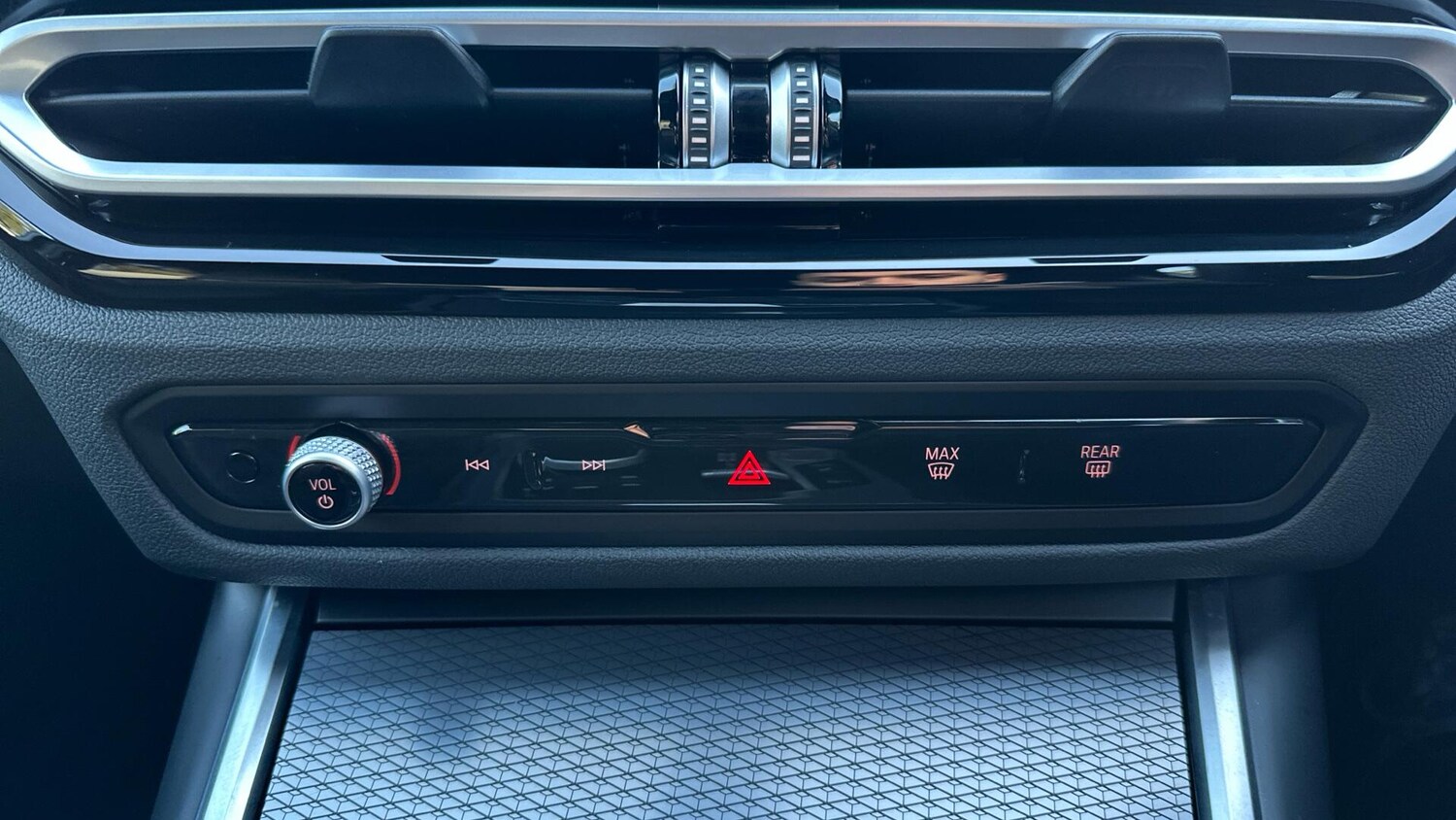 Used BMW 3 Series 2024 for sale - 77604667: Photo 24