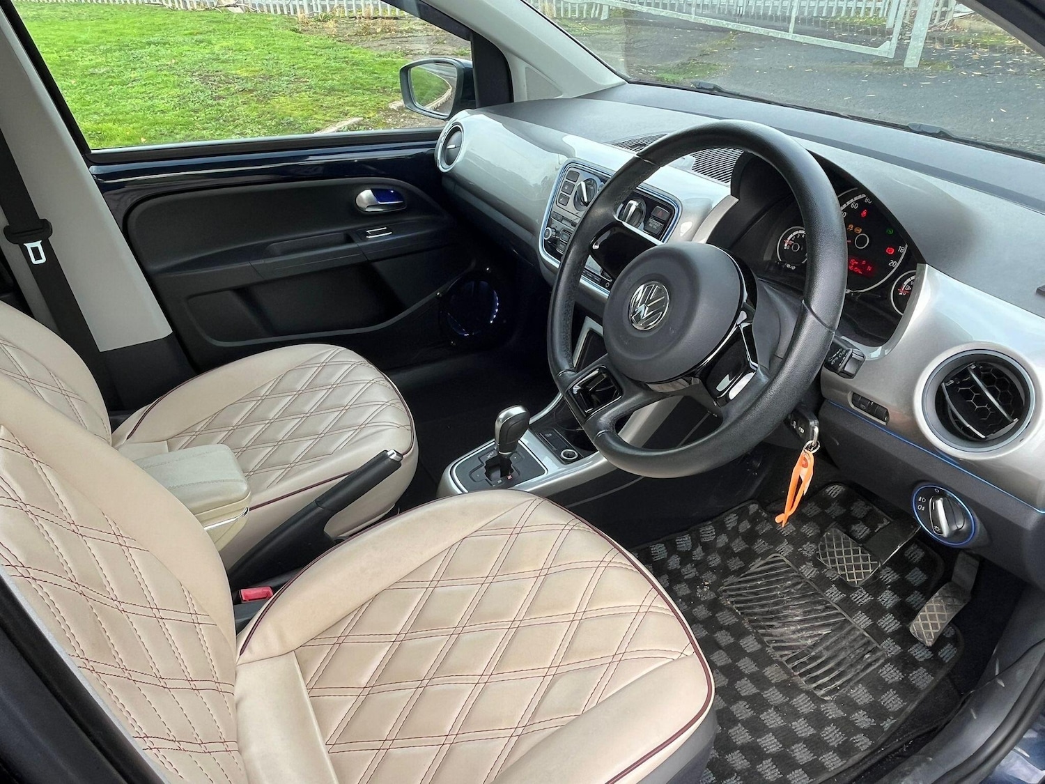 Used Volkswagen up! 2025 for sale - 77705675: Photo 11