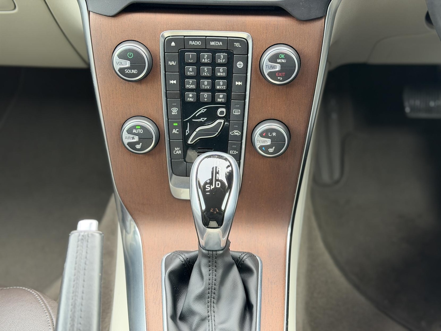 Used Volvo V40 2015 for sale - 77548658: Photo 24