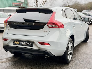 Used Volvo V40 2015 for sale - 77548658: Photo