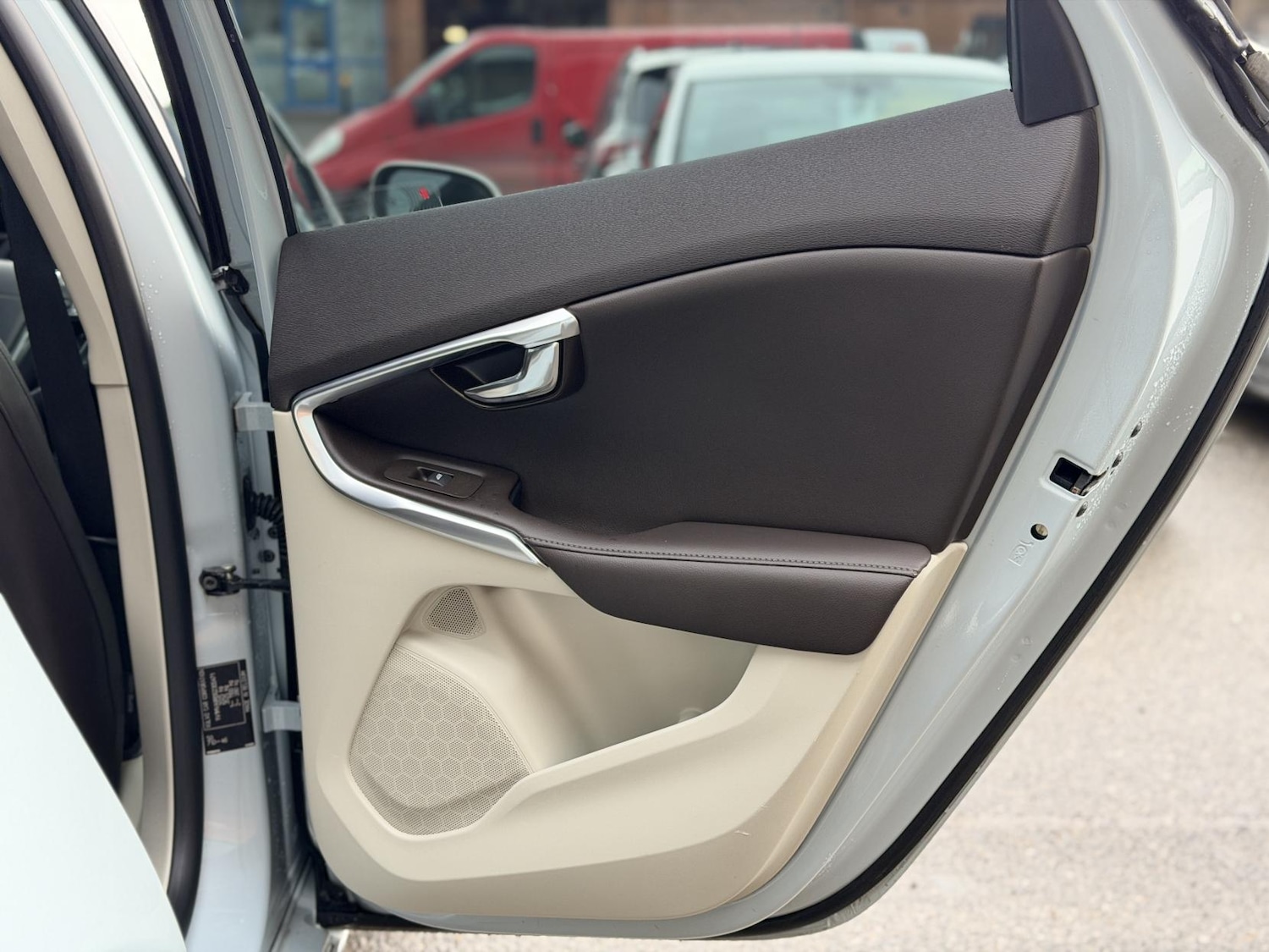 Used Volvo V40 2015 for sale - 77548658: Photo 32