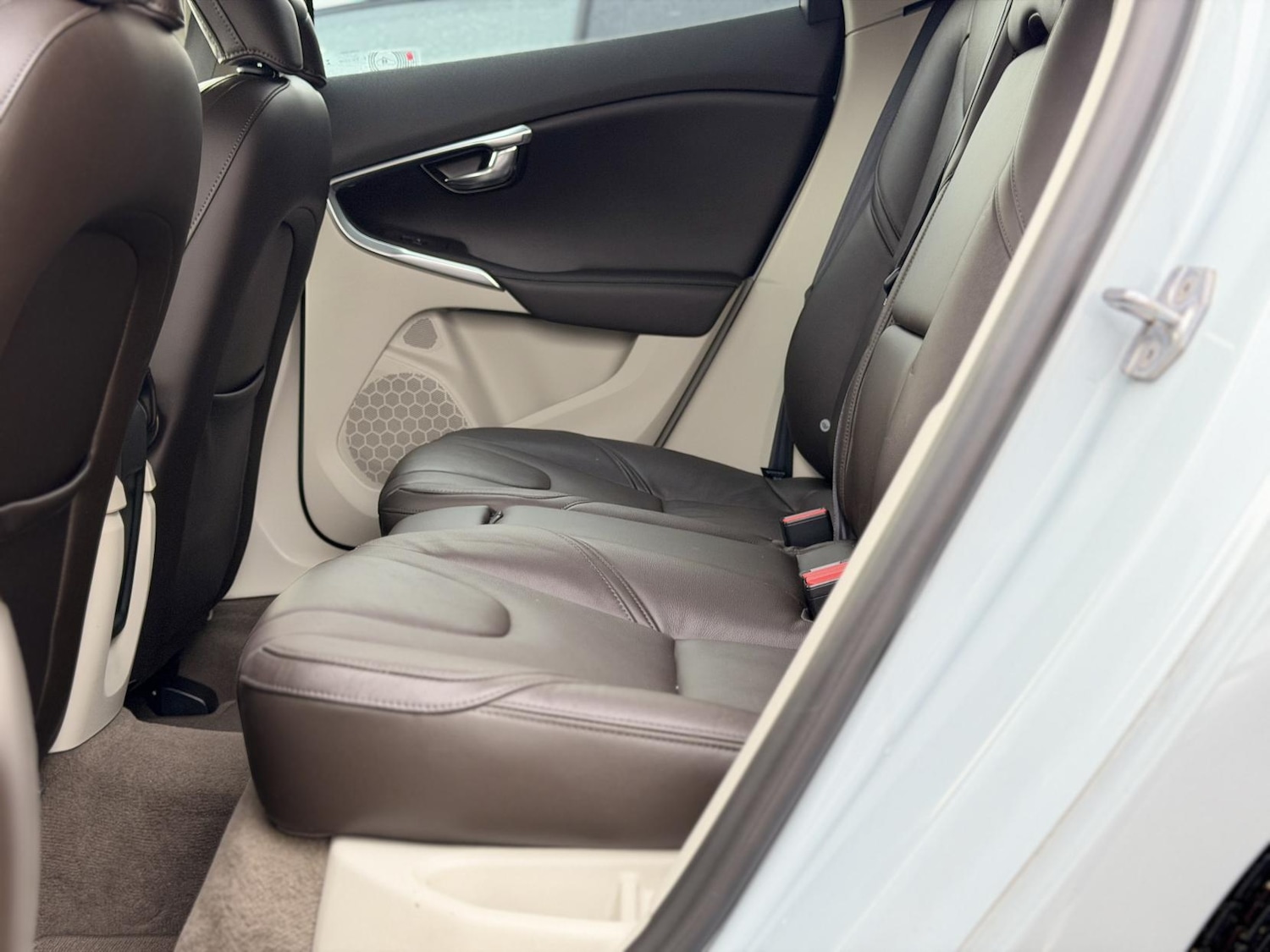 Used Volvo V40 2015 for sale - 77548658: Photo 34