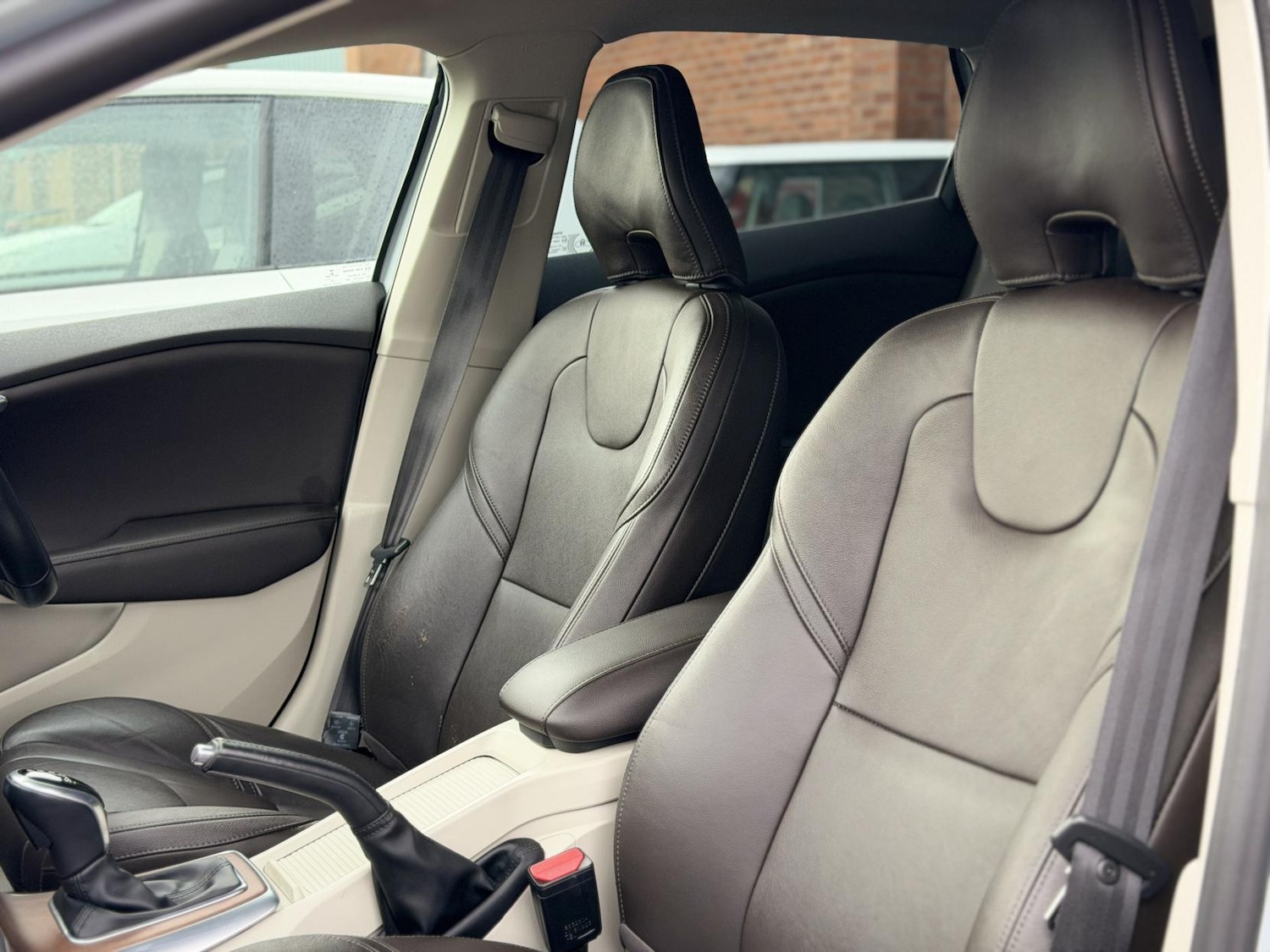 Used Volvo V40 2015 for sale - 77548658: Photo 41