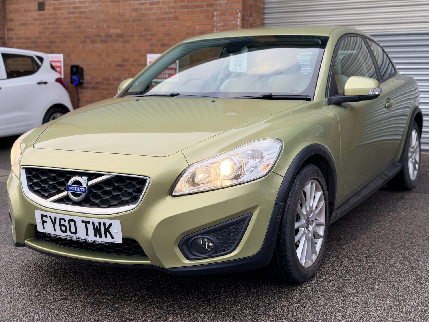 Used Volvo C30 2010 for sale - 76960686: Photo 2