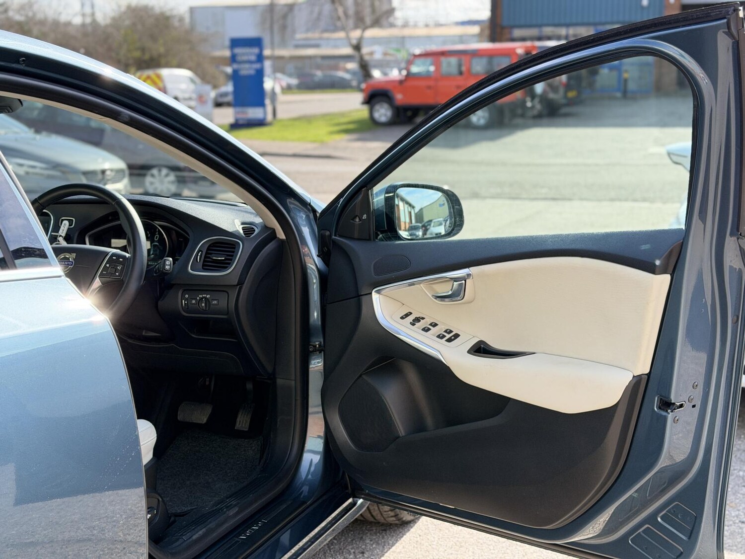 Used Volvo V40 2013 for sale - 77763000: Photo 15