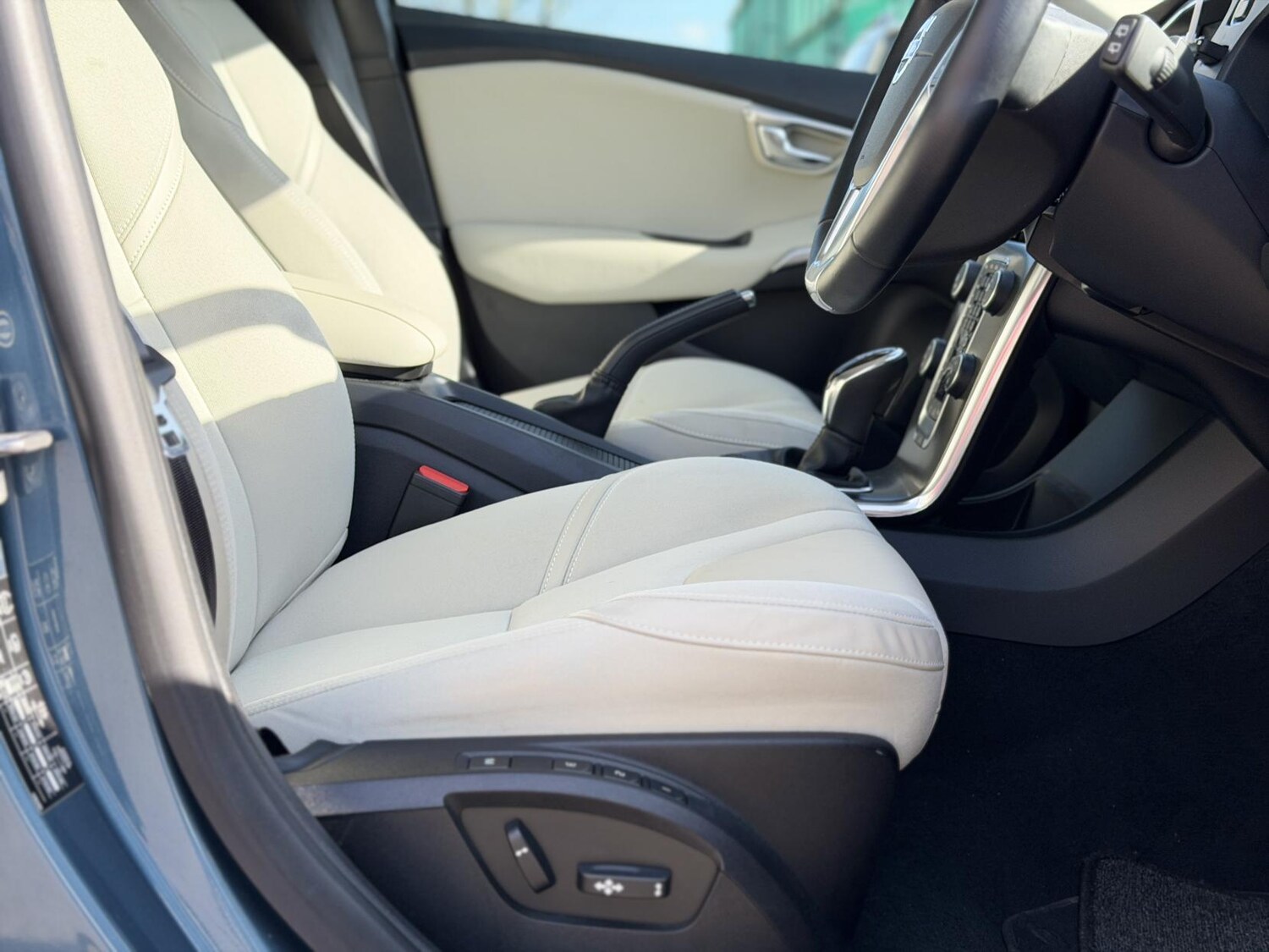 Used Volvo V40 2013 for sale - 77763000: Photo 18