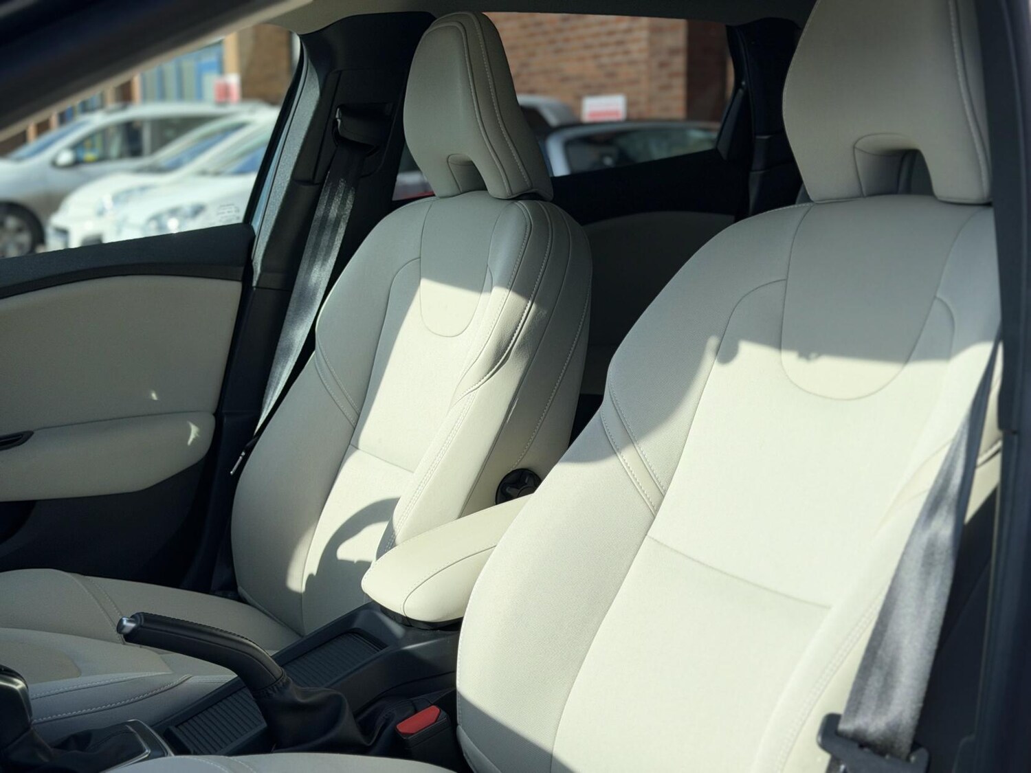 Used Volvo V40 2013 for sale - 77763000: Photo 31