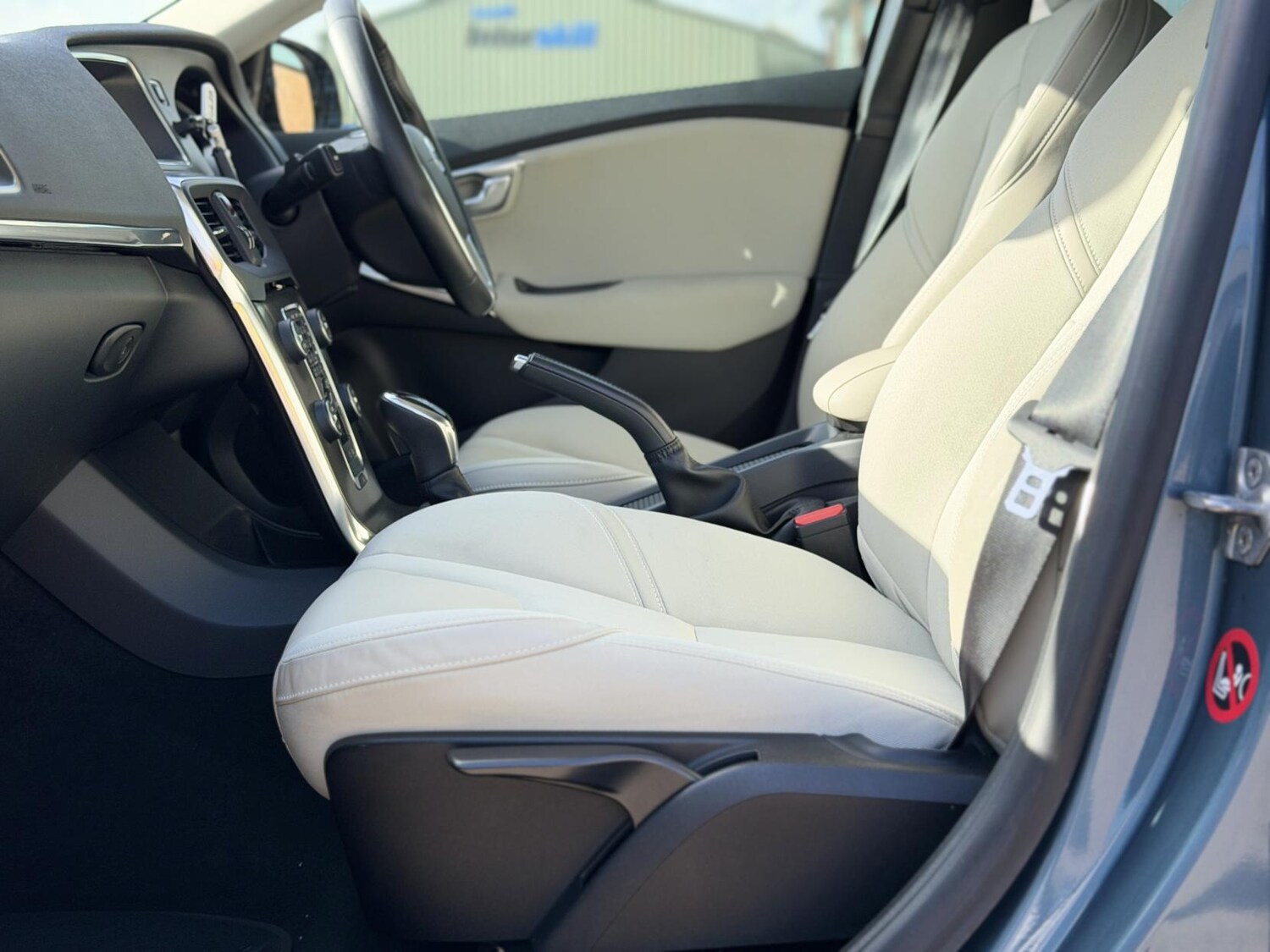 Used Volvo V40 2013 for sale - 77763000: Photo 32