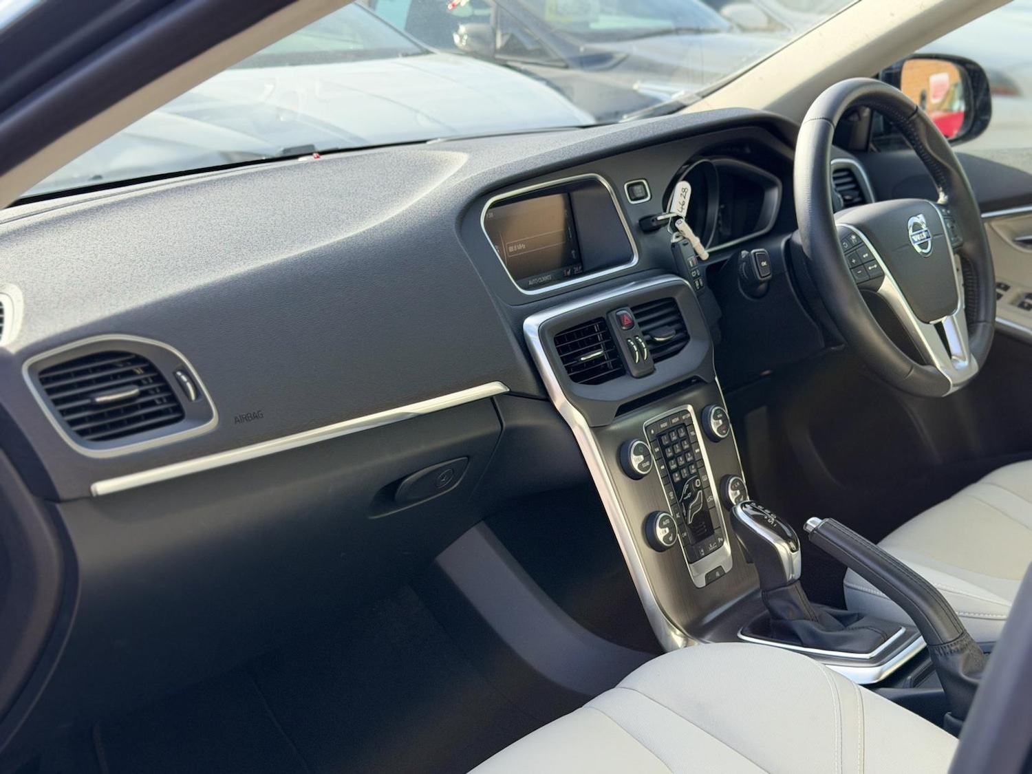 Used Volvo V40 2013 for sale - 77763000: Photo 34