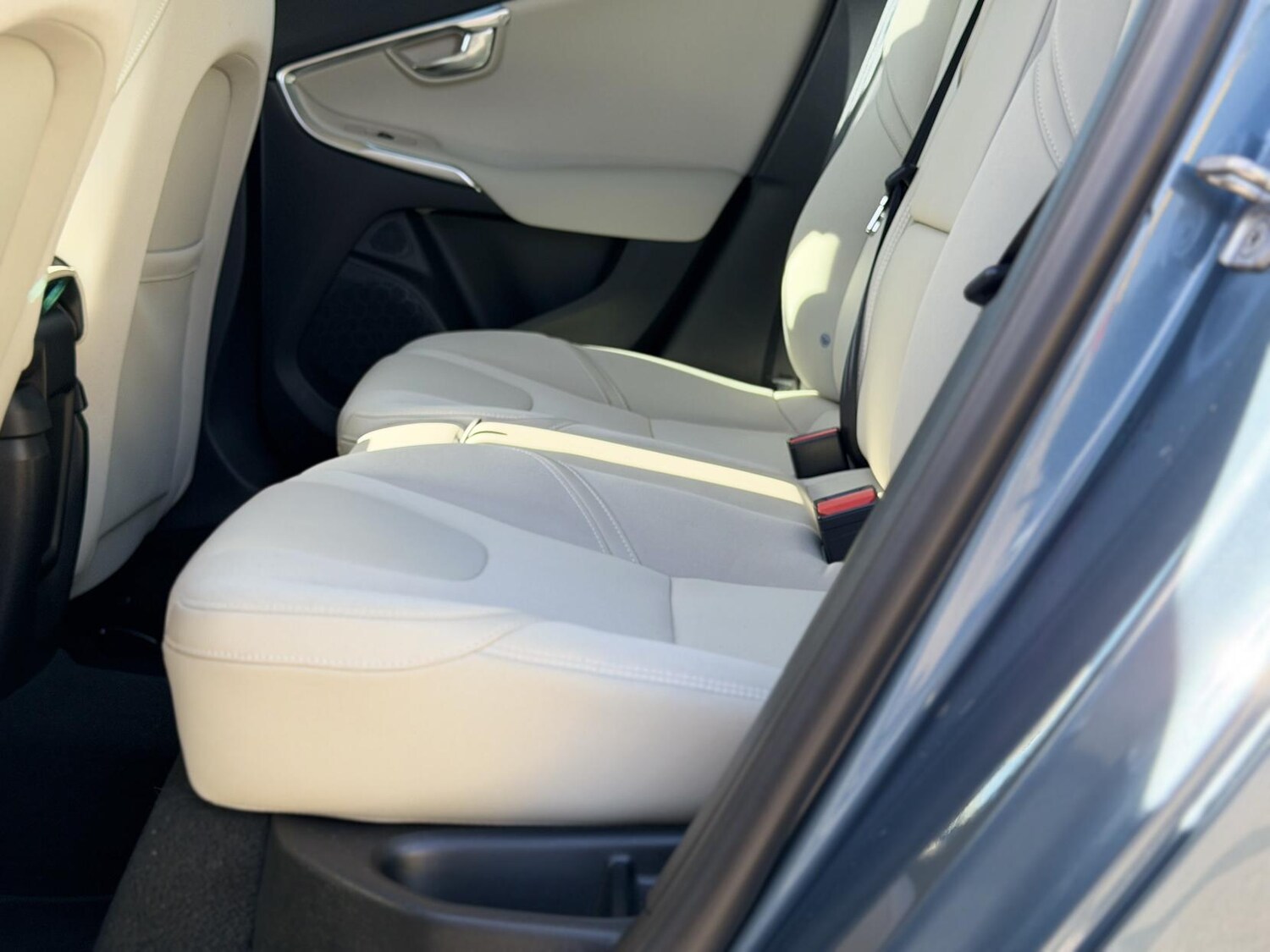 Used Volvo V40 2013 for sale - 77763000: Photo 41