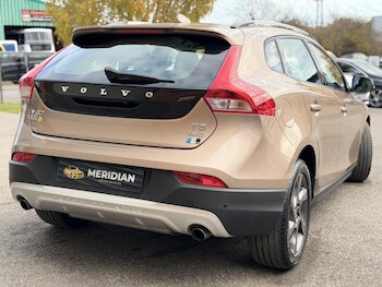 Used Volvo V40 Cross Country 2014 for sale - 79475178: Photo