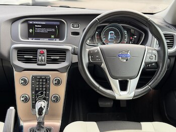 Used Volvo V40 Cross Country 2014 for sale - 79475178: Photo