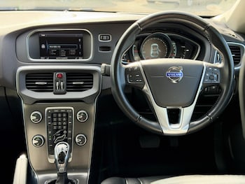 Used Volvo V40 2026 for sale - 78412532: Photo