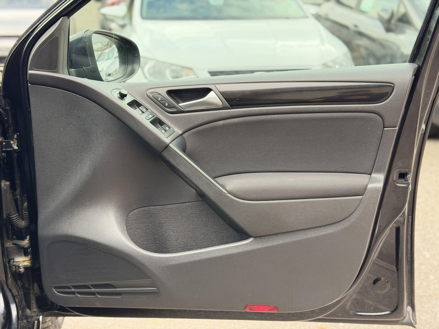 Used Volkswagen Golf 2011 for sale - 77644135: Photo 16