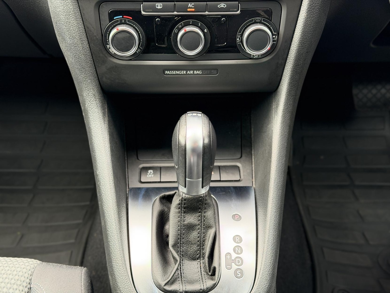 Used Volkswagen Golf 2011 for sale - 77644135: Photo 25