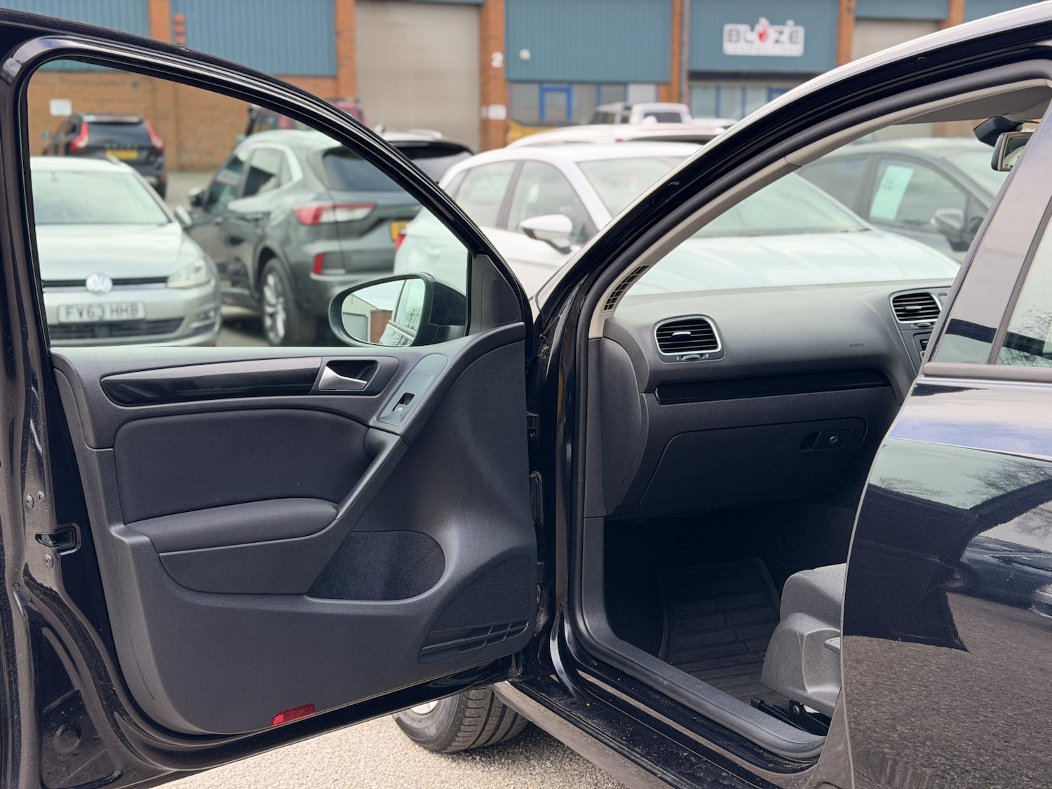 Used Volkswagen Golf 2011 for sale - 77644135: Photo 27