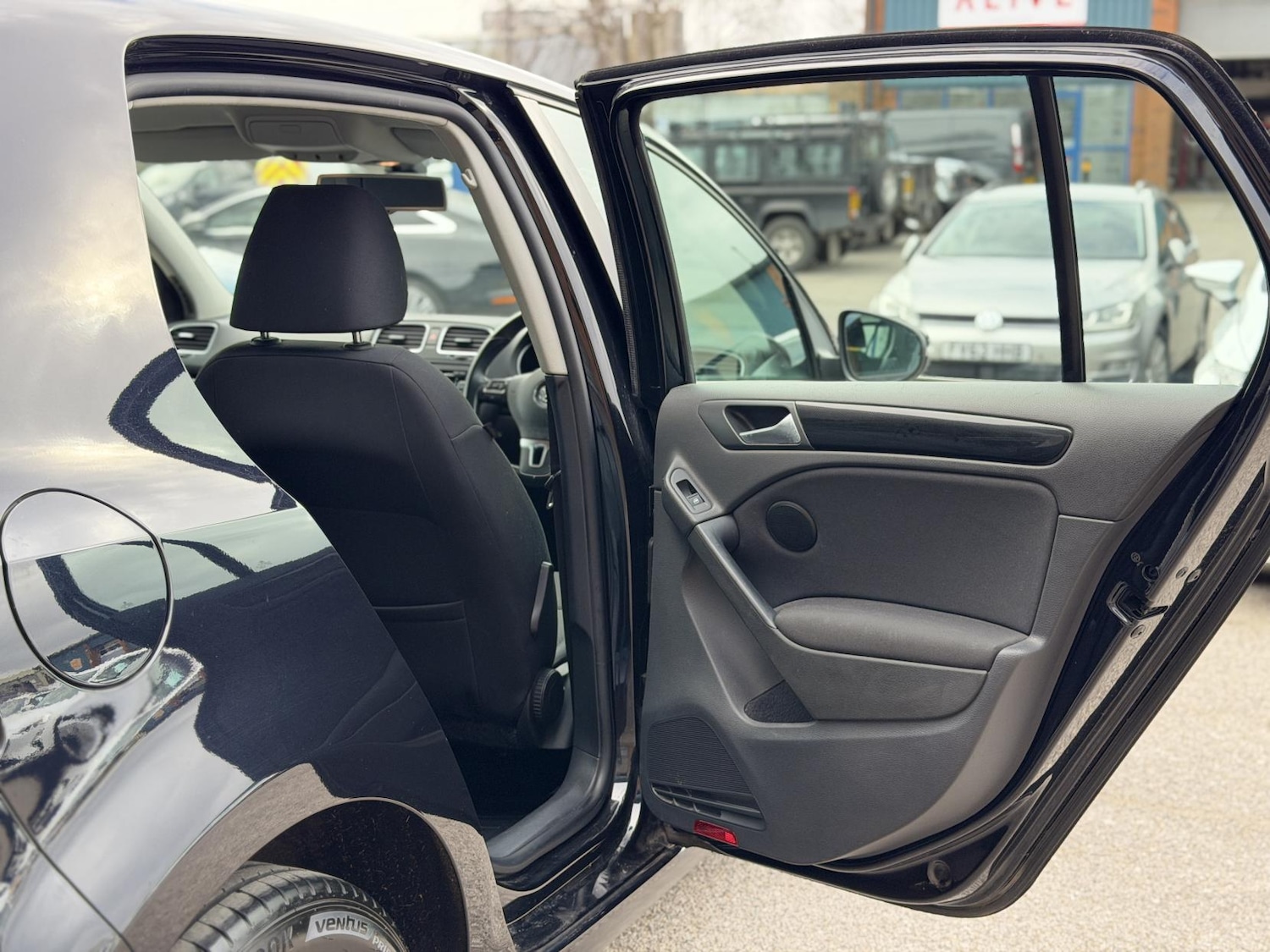 Used Volkswagen Golf 2011 for sale - 77644135: Photo 32