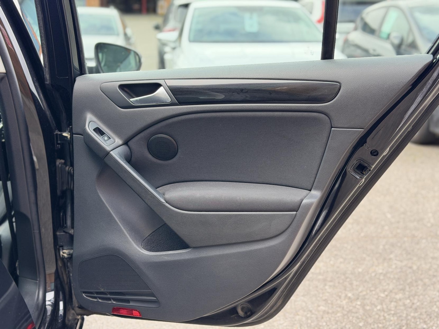 Used Volkswagen Golf 2011 for sale - 77644135: Photo 33