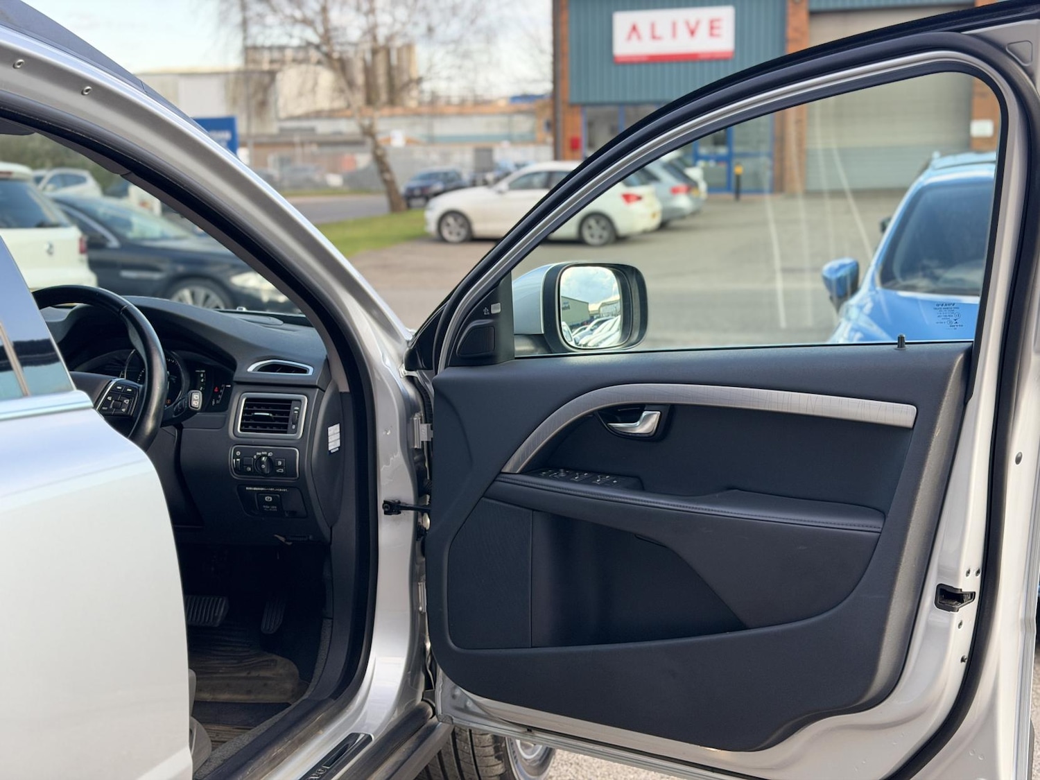 Used Volvo XC70 2014 for sale - 78152963: Photo 15