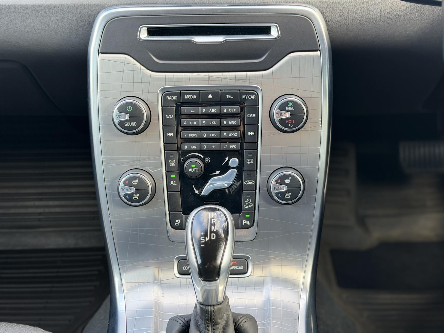 Used Volvo XC70 2014 for sale - 78152963: Photo 24