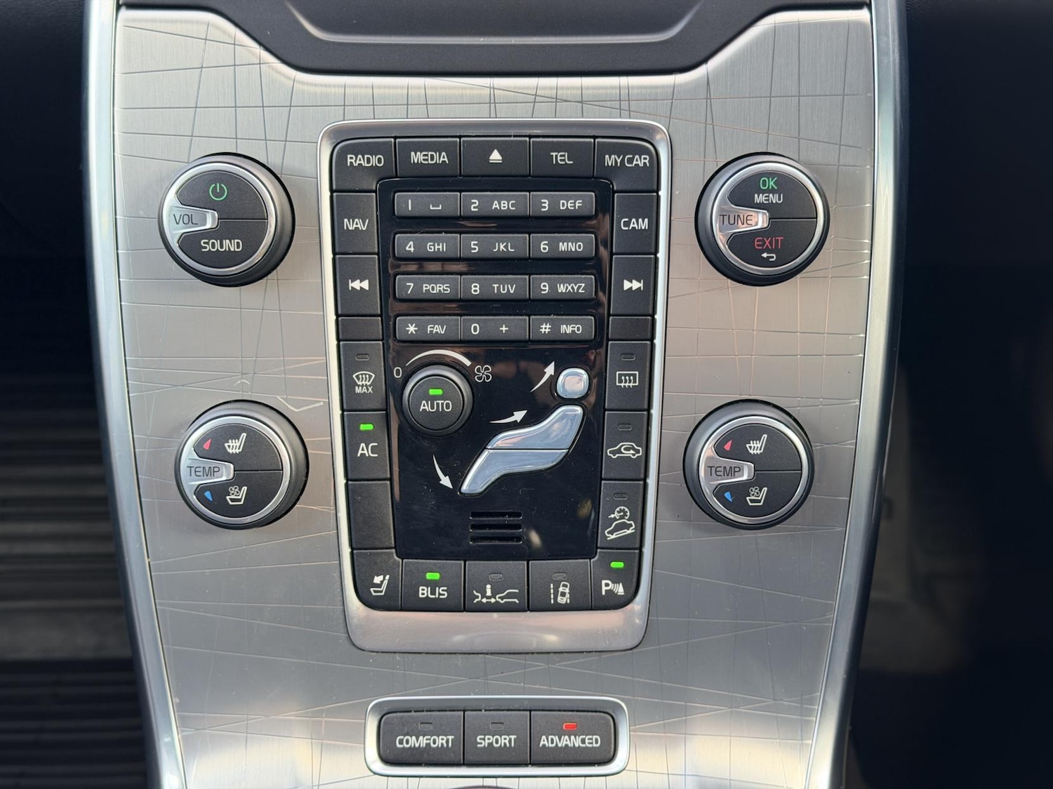 Used Volvo XC70 2014 for sale - 78152963: Photo 29