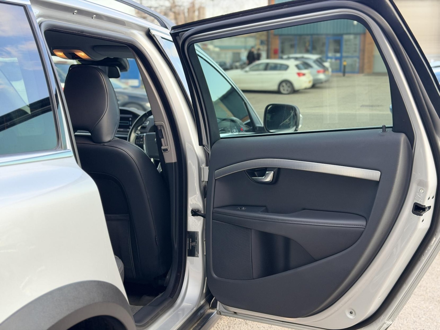 Used Volvo XC70 2014 for sale - 78152963: Photo 32