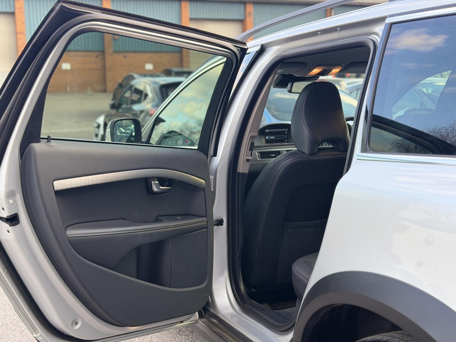 Used Volvo XC70 2014 for sale - 78152963: Photo 34