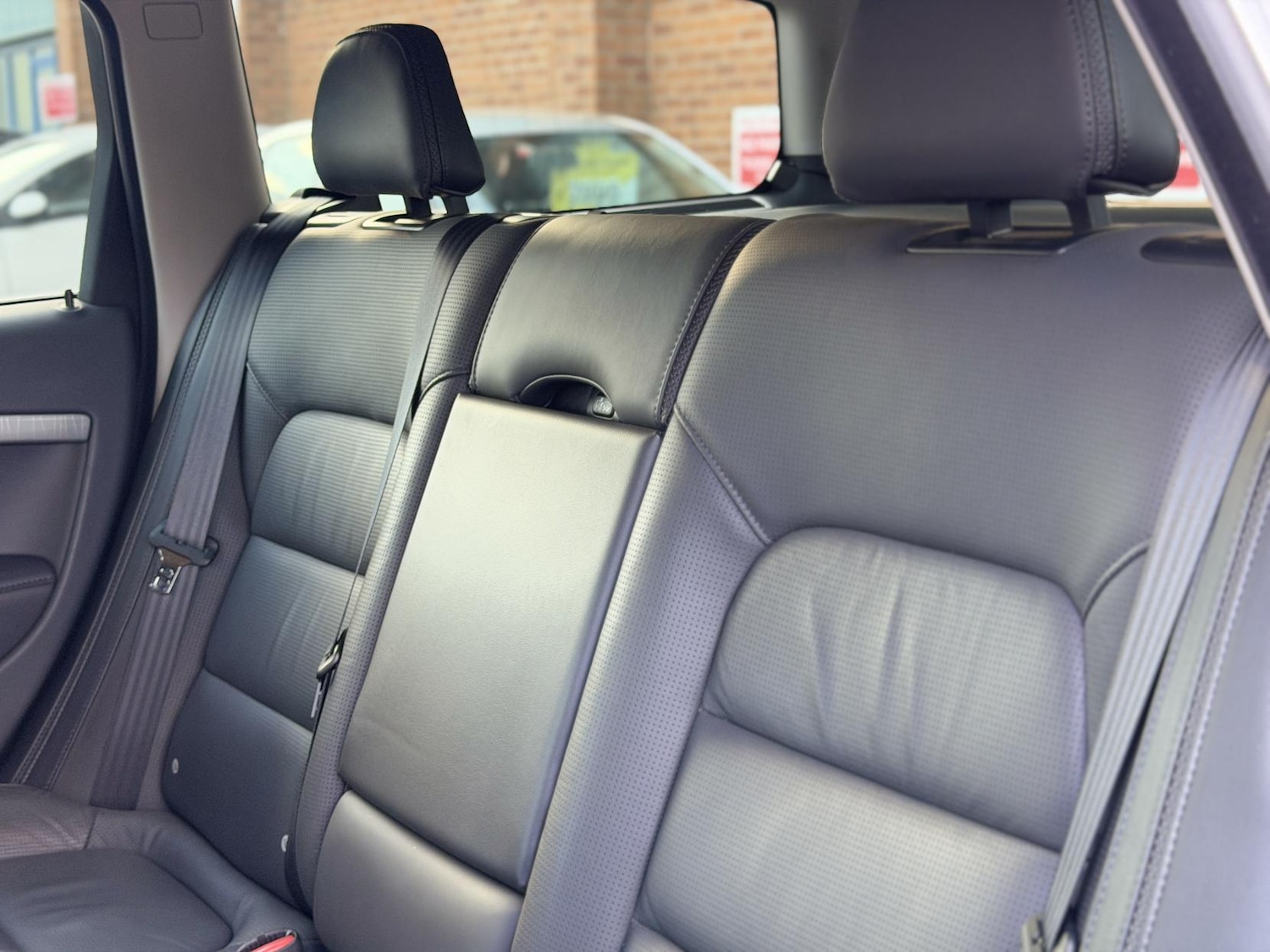 Used Volvo XC70 2014 for sale - 78152963: Photo 37