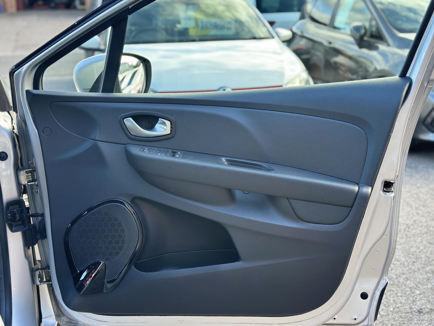 Used Renault Clio for sale - 77519435: Photo 16