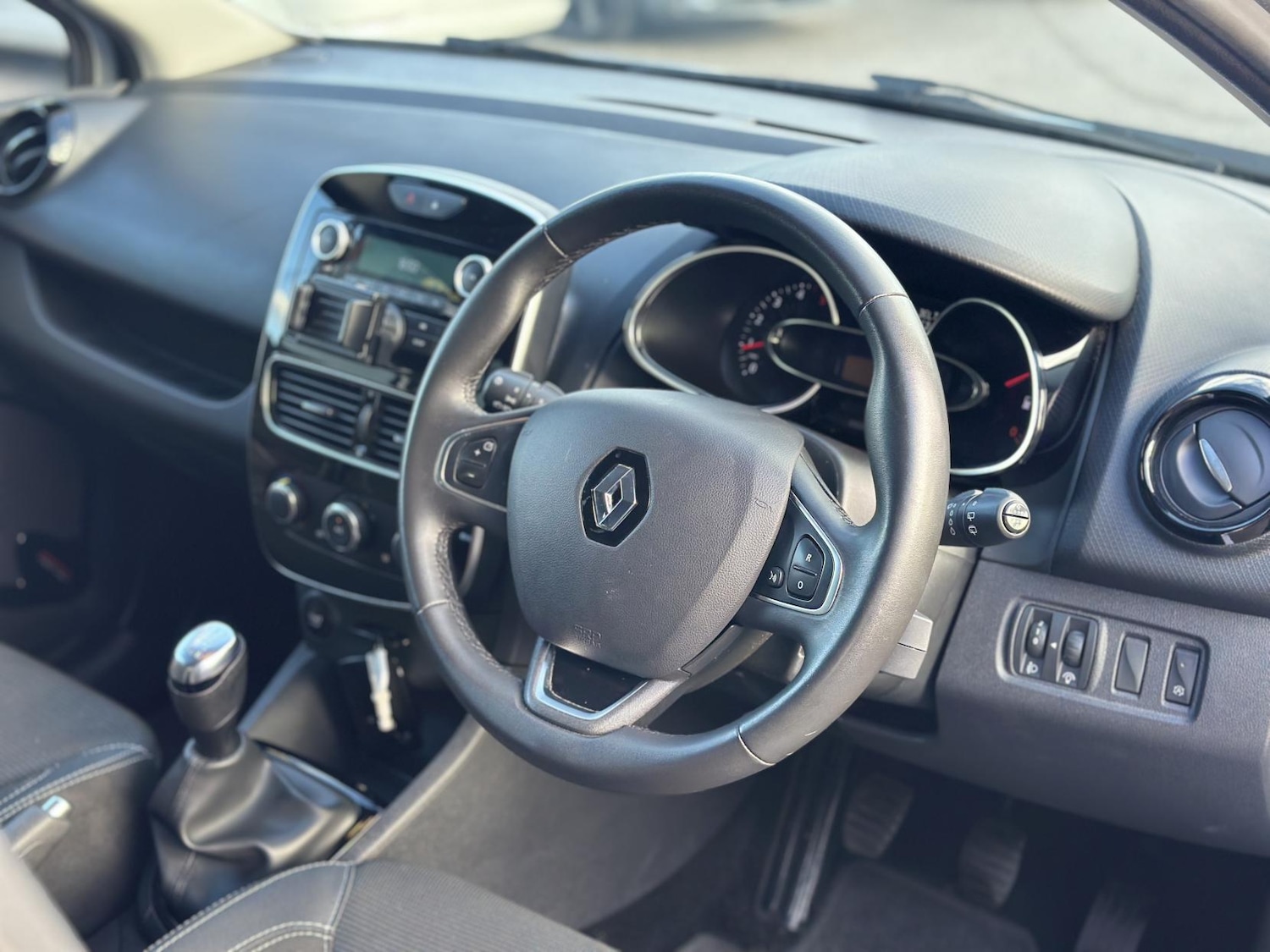 Used Renault Clio for sale - 77519435: Photo 19