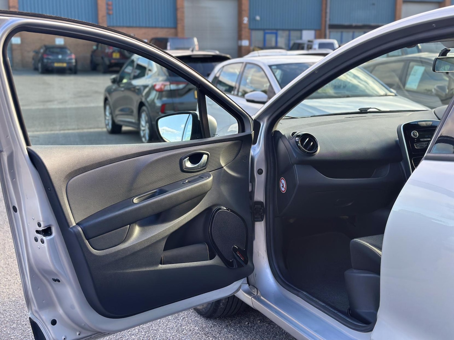 Used Renault Clio for sale - 77519435: Photo 29