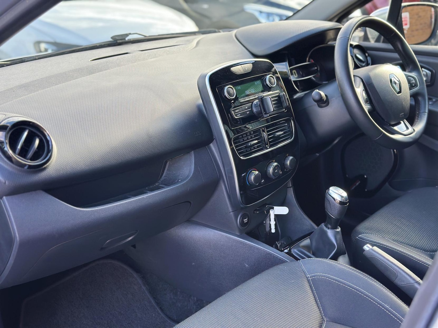 Used Renault Clio for sale - 77519435: Photo 33