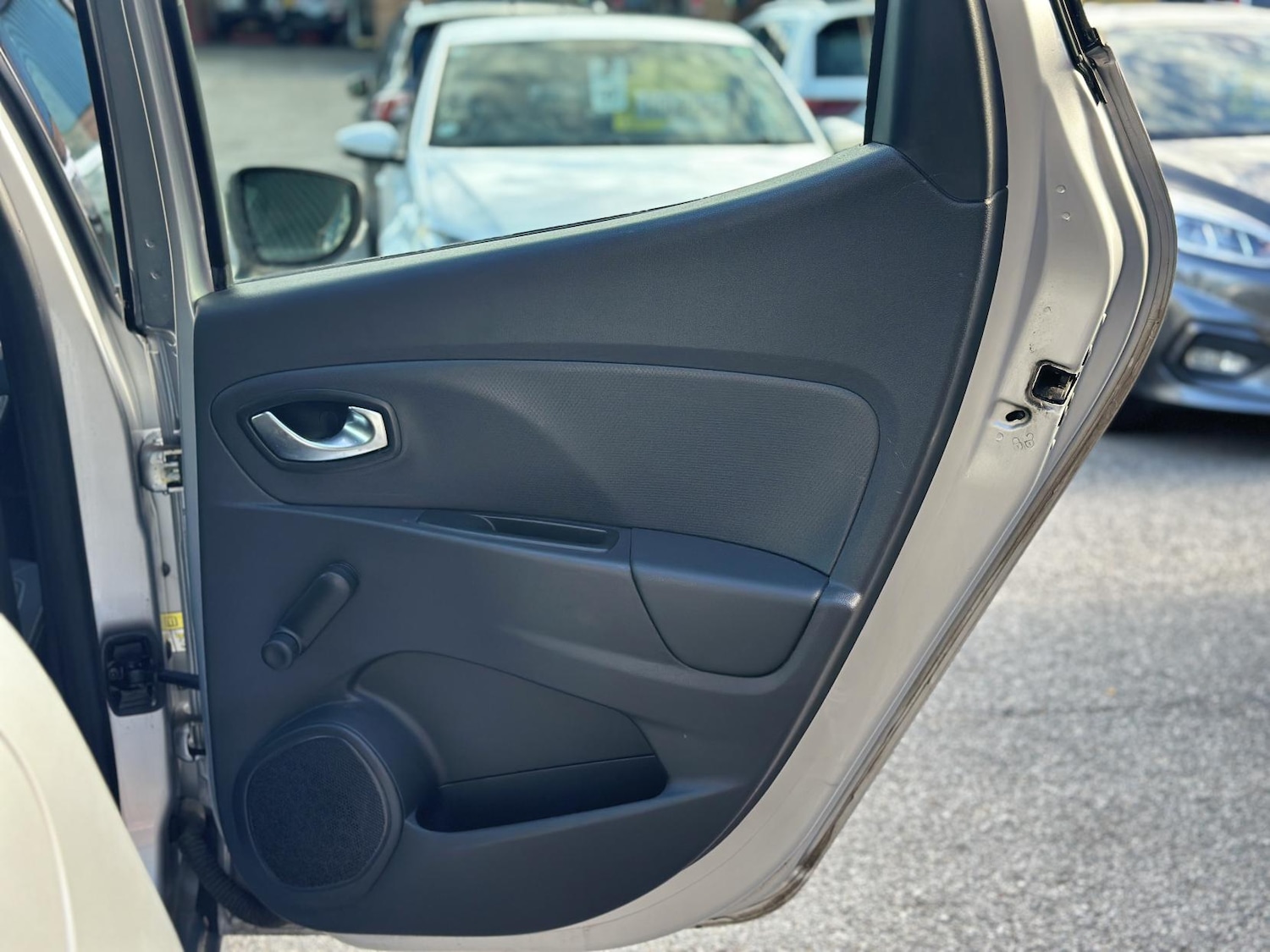 Used Renault Clio for sale - 77519435: Photo 35