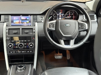 Used Land Rover Discovery Sport 2017 for sale - 79421055: Photo