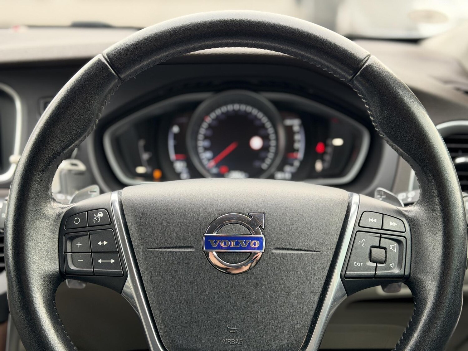 Used Volvo V40 2015 for sale - 77778694: Photo 18