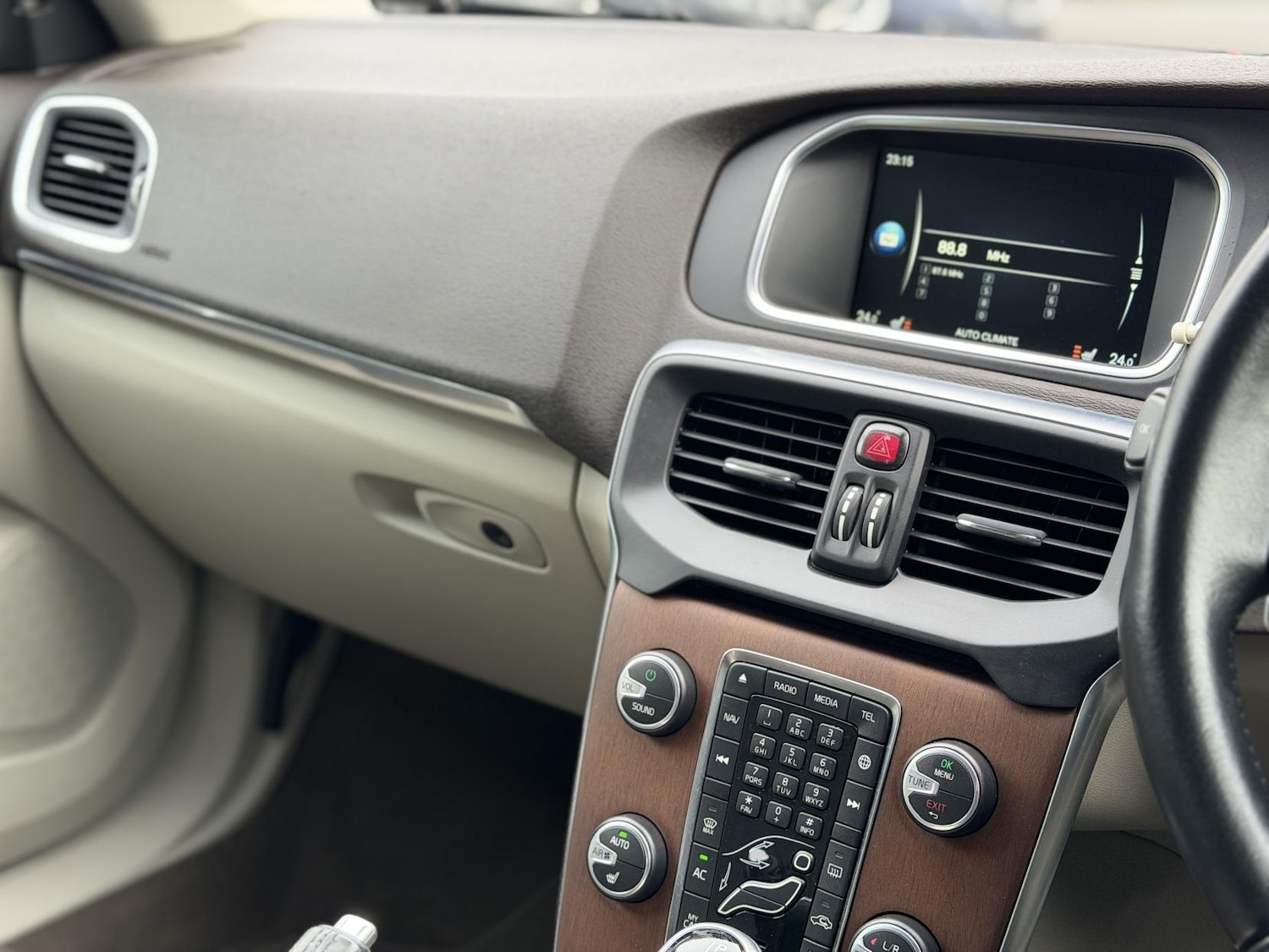 Used Volvo V40 2015 for sale - 77778694: Photo 26