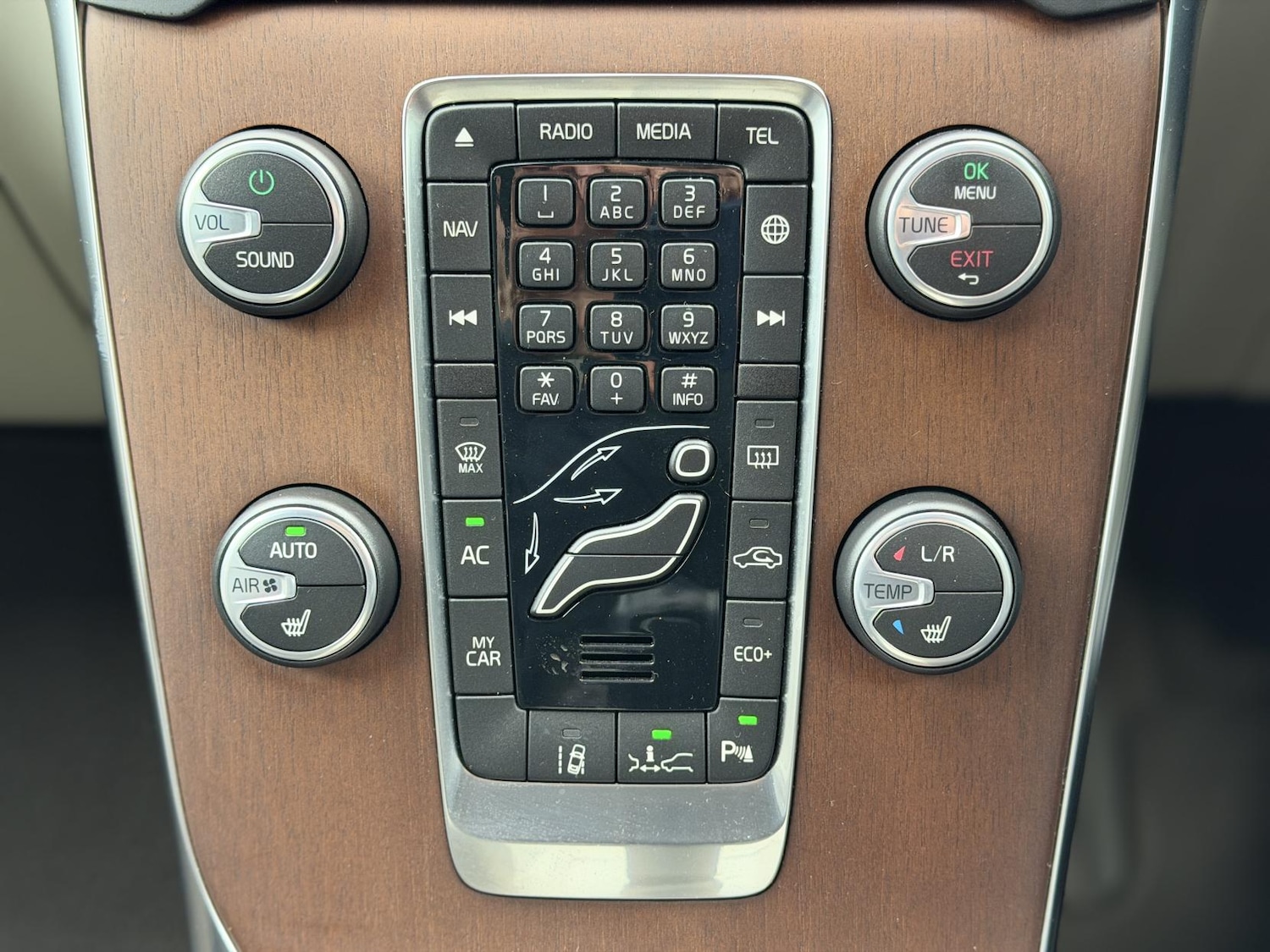 Used Volvo V40 2015 for sale - 77778694: Photo 29