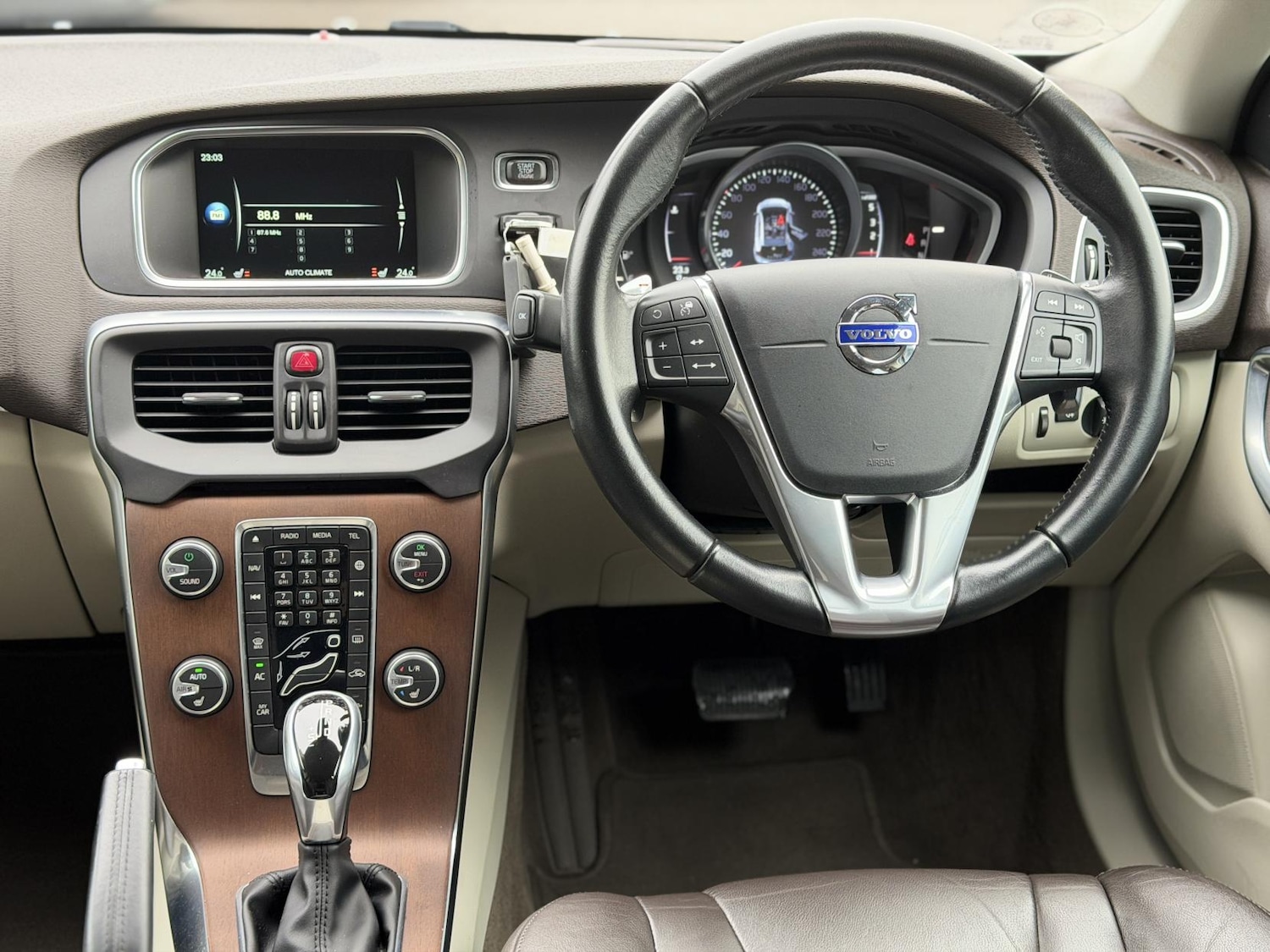 Used Volvo V40 2015 for sale - 77778694: Photo 3