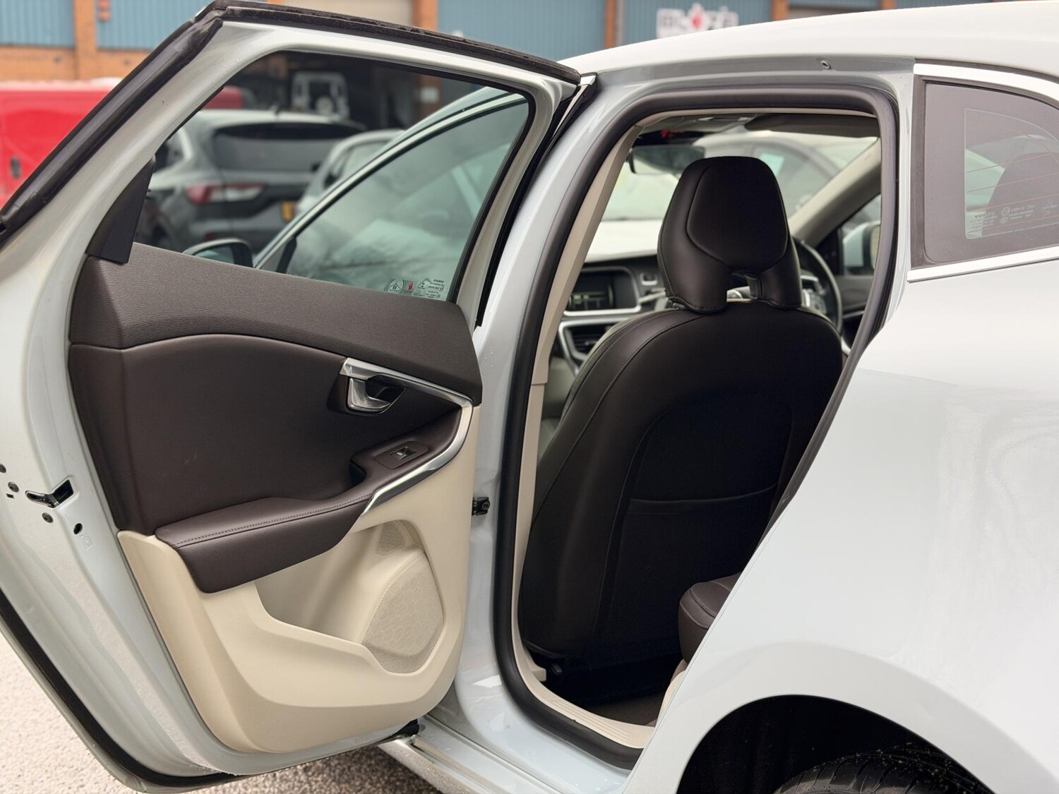 Used Volvo V40 2015 for sale - 77778694: Photo 35