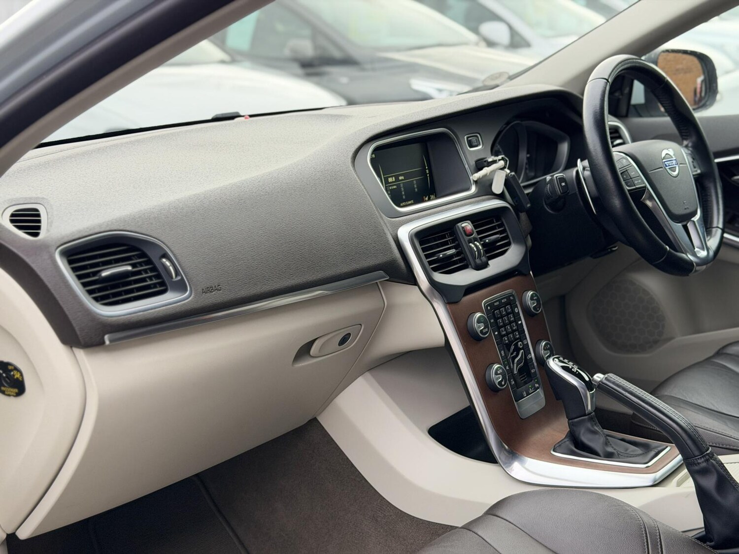 Used Volvo V40 2015 for sale - 77778694: Photo 39