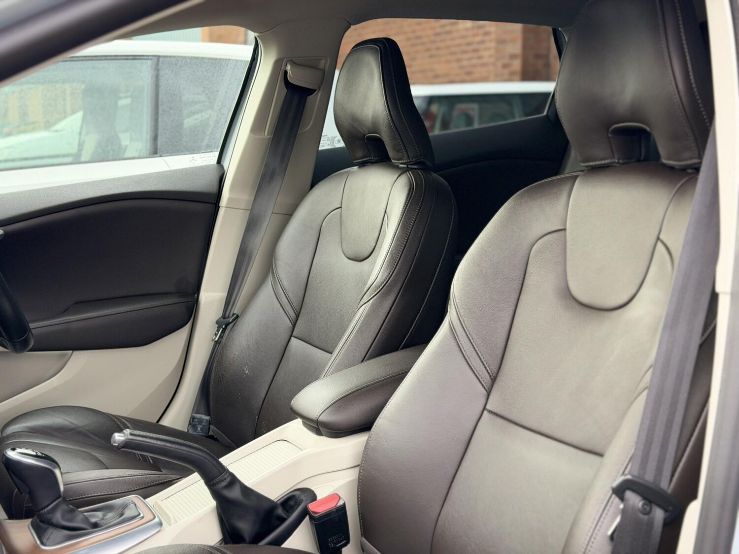 Used Volvo V40 2015 for sale - 77778694: Photo 41