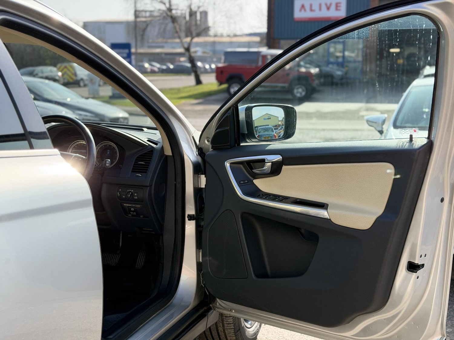 Used Volvo XC60 2012 for sale - 77525274: Photo 15