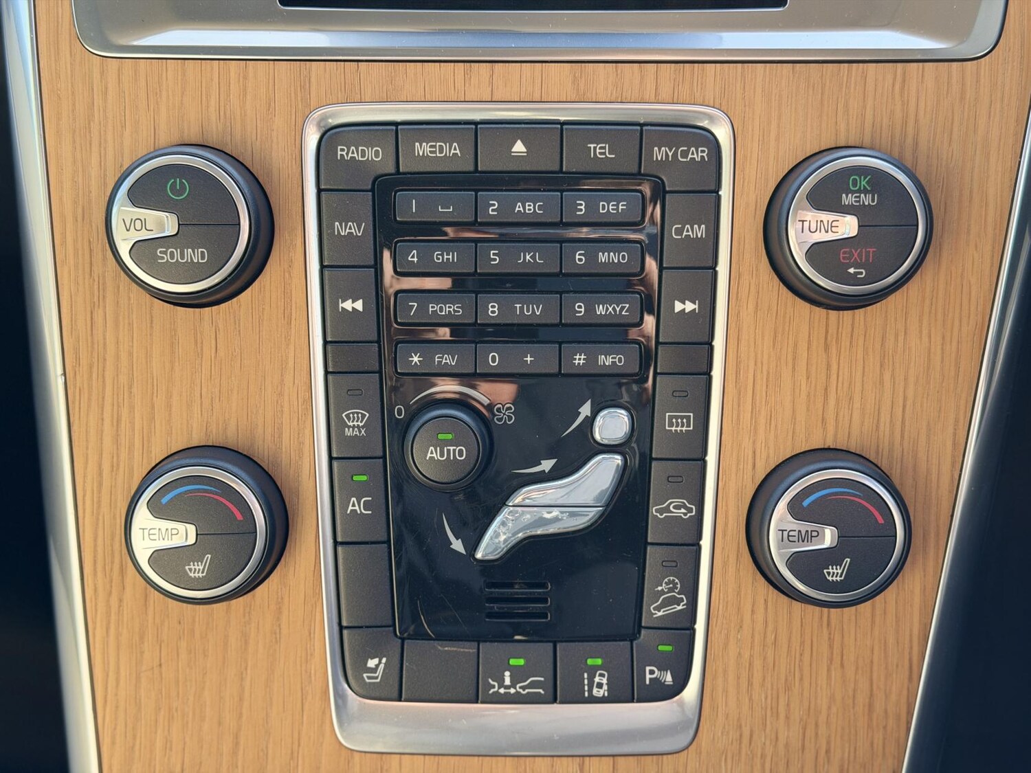 Used Volvo XC60 2012 for sale - 77525274: Photo 28