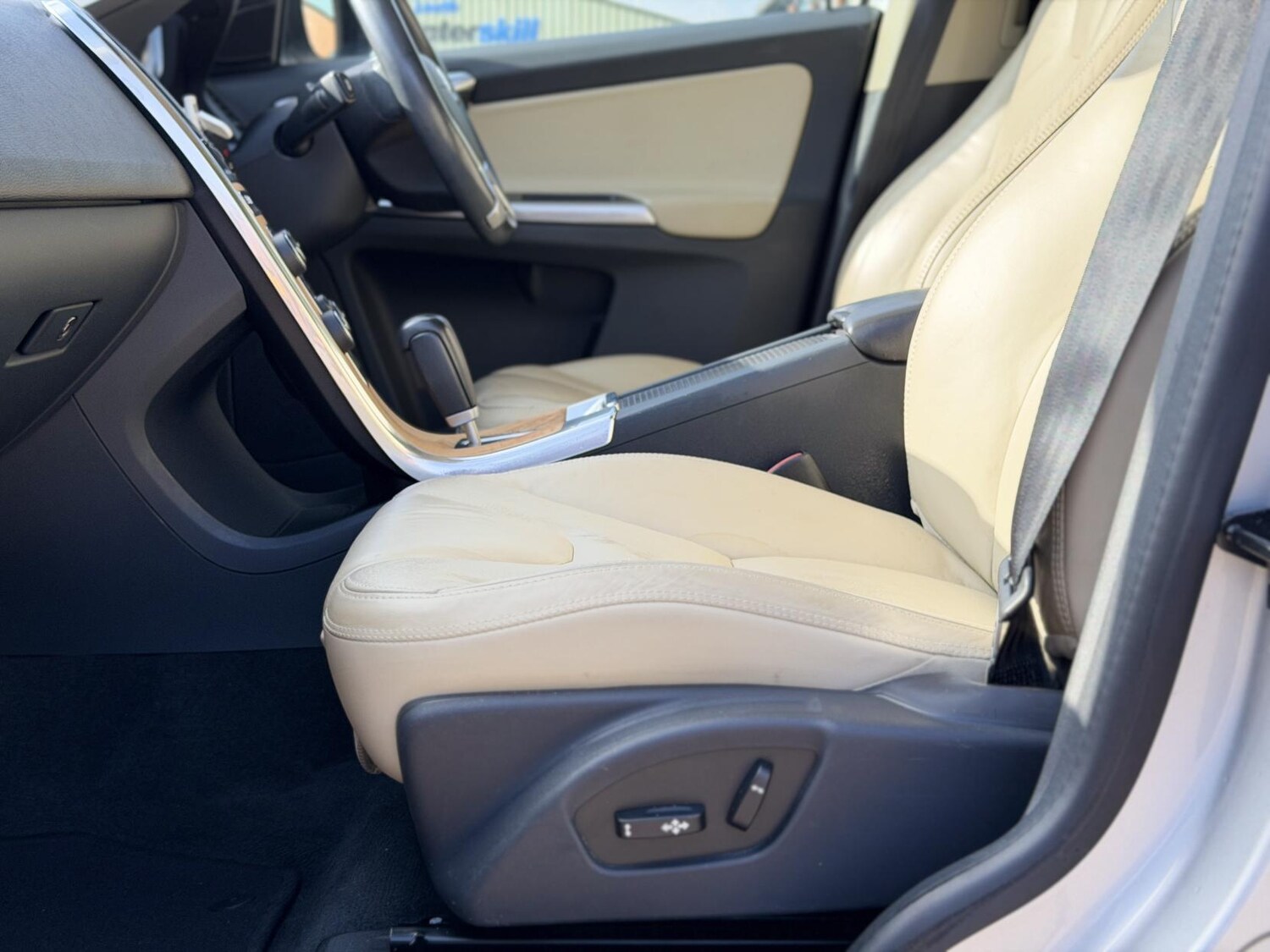 Used Volvo XC60 2012 for sale - 77525274: Photo 32