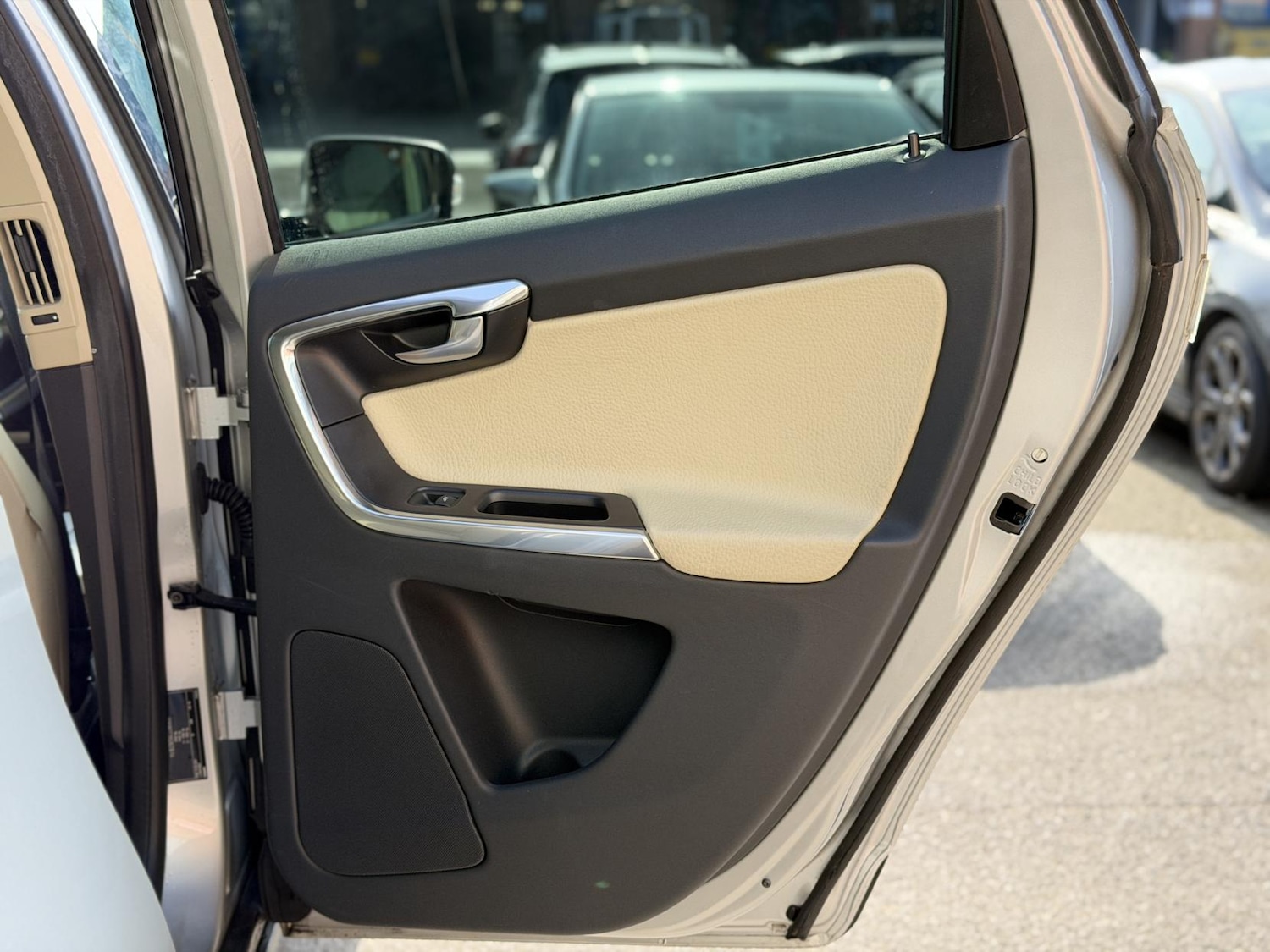 Used Volvo XC60 2012 for sale - 77525274: Photo 36