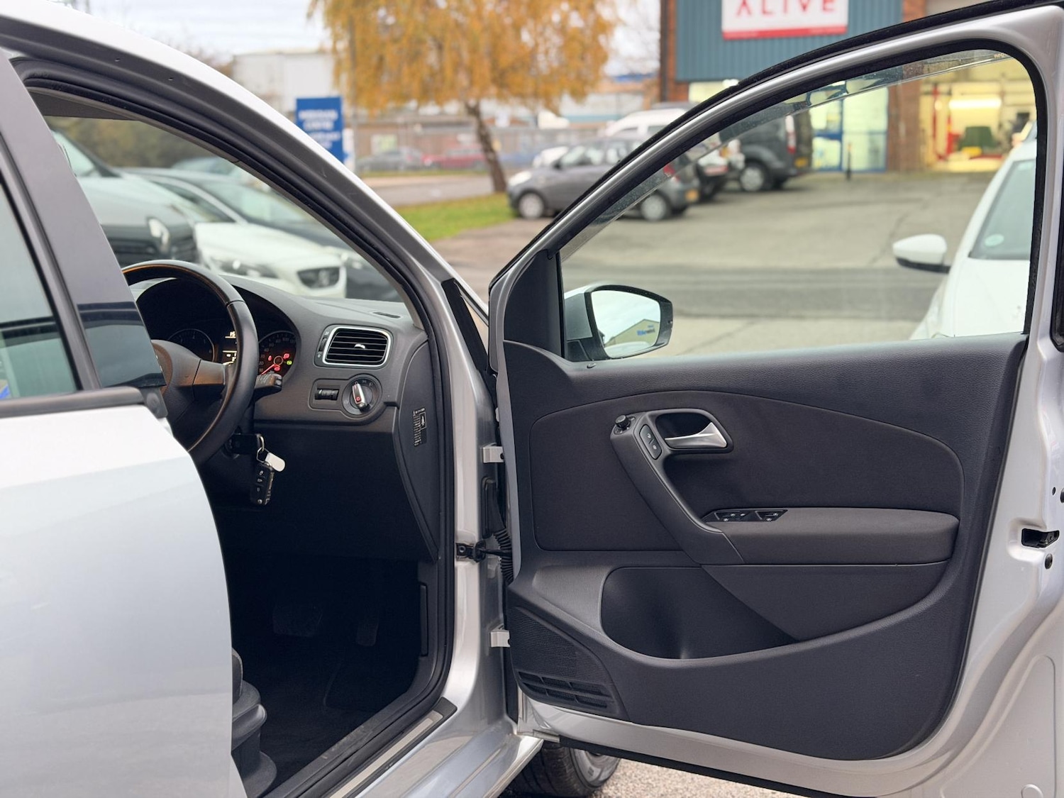 Used Volkswagen Polo 2014 for sale - 76455739: Photo 15