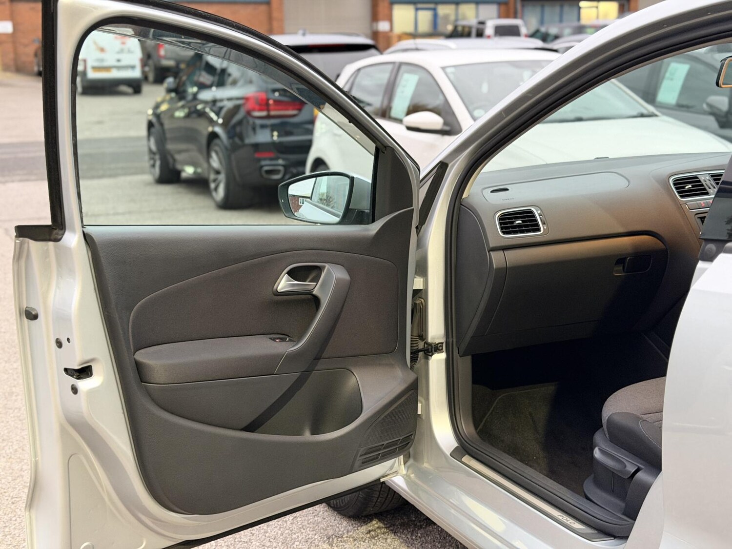 Used Volkswagen Polo 2014 for sale - 76455739: Photo 28