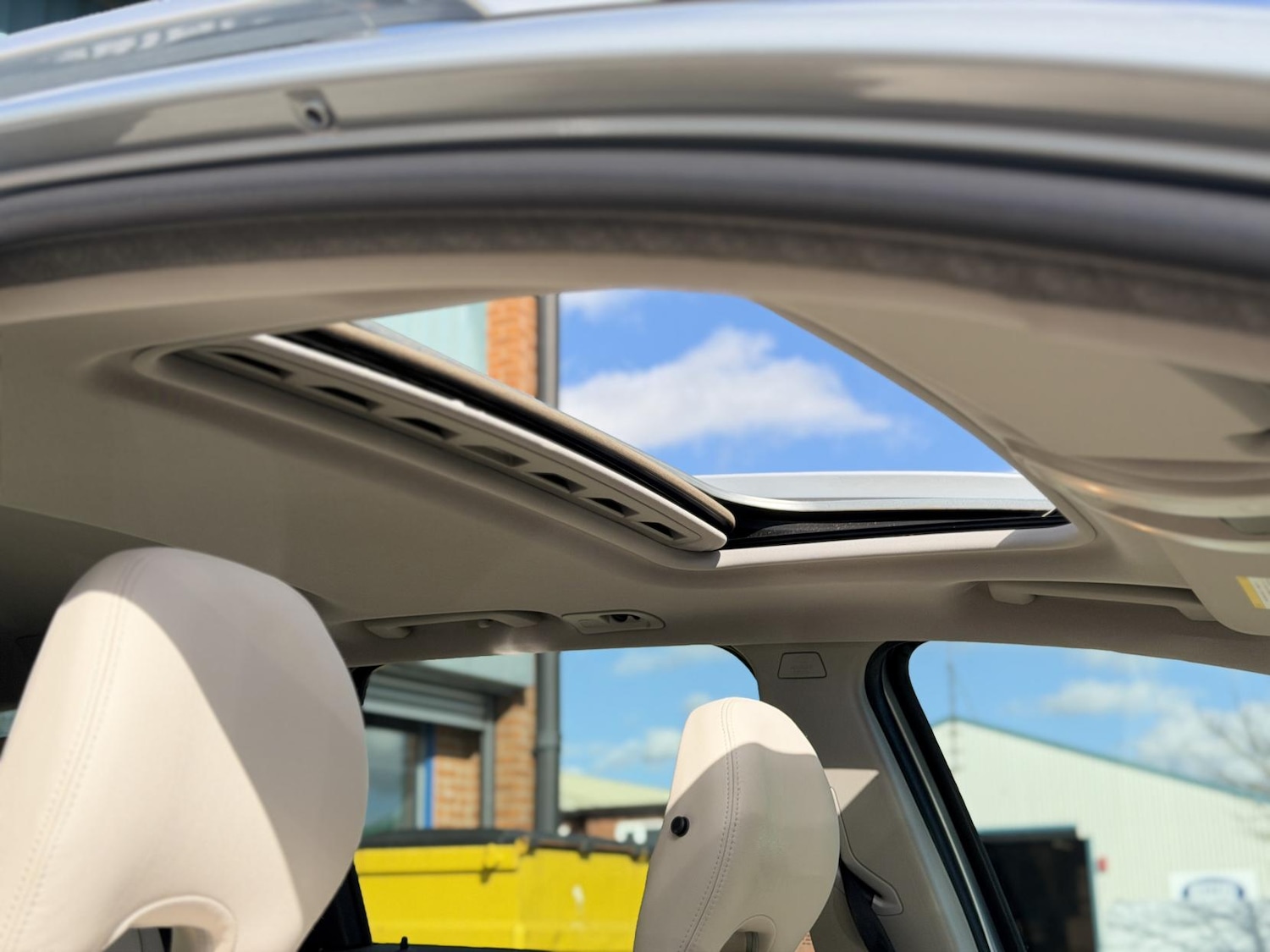 Used Volvo V50 2012 for sale - 77833770: Photo 16