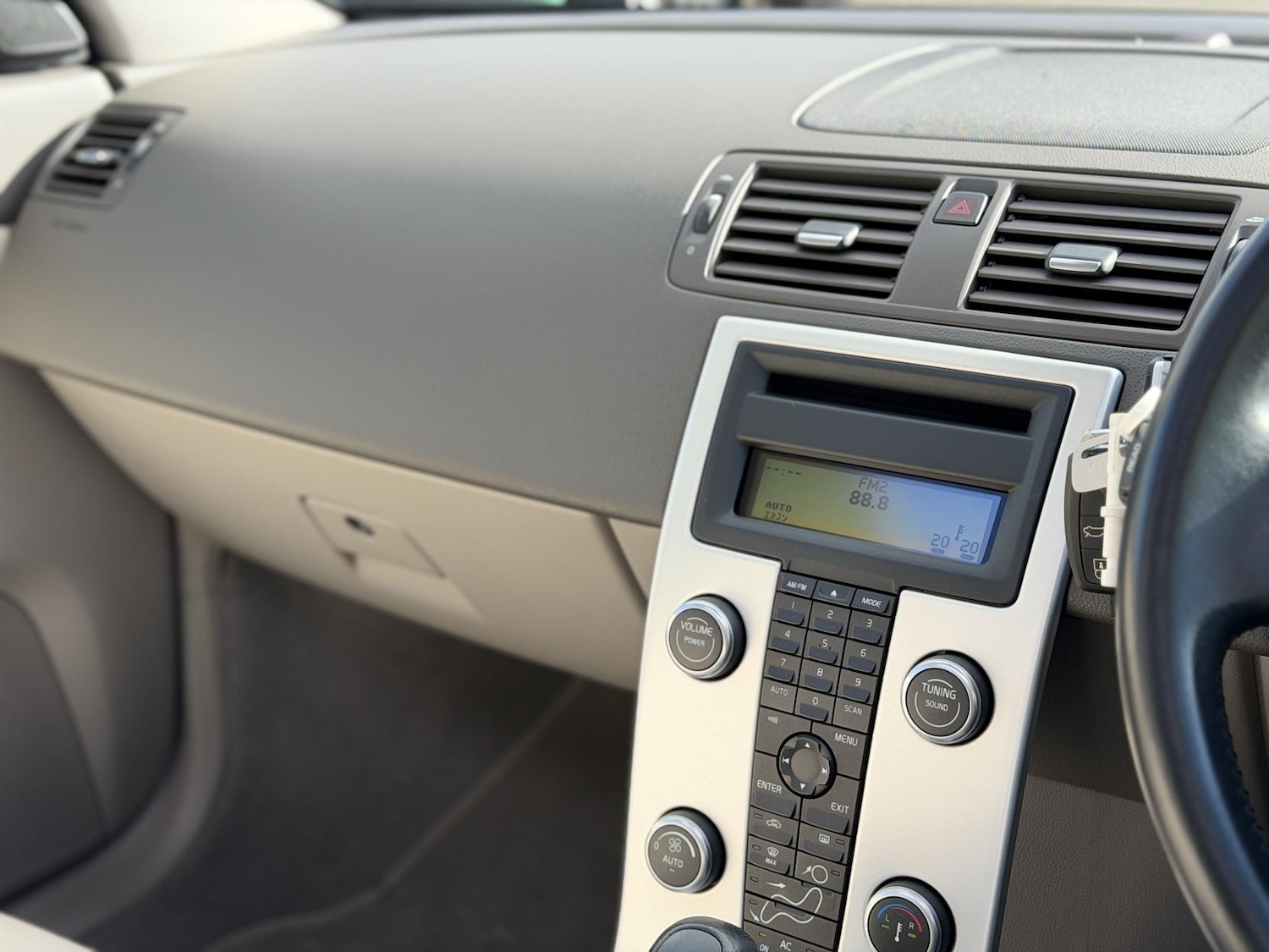 Used Volvo V50 2012 for sale - 77833770: Photo 24