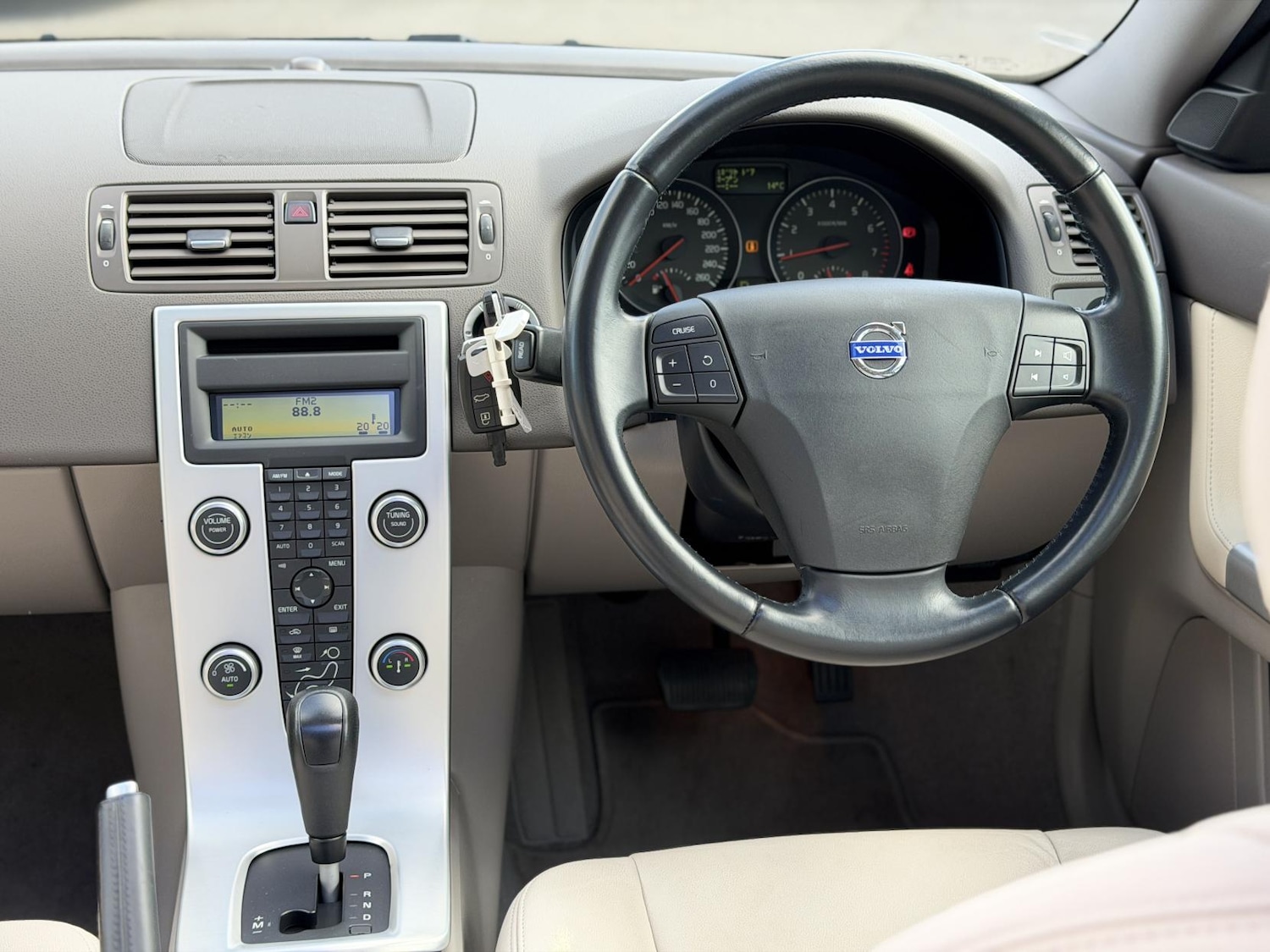 Used Volvo V50 2012 for sale - 77833770: Photo 3